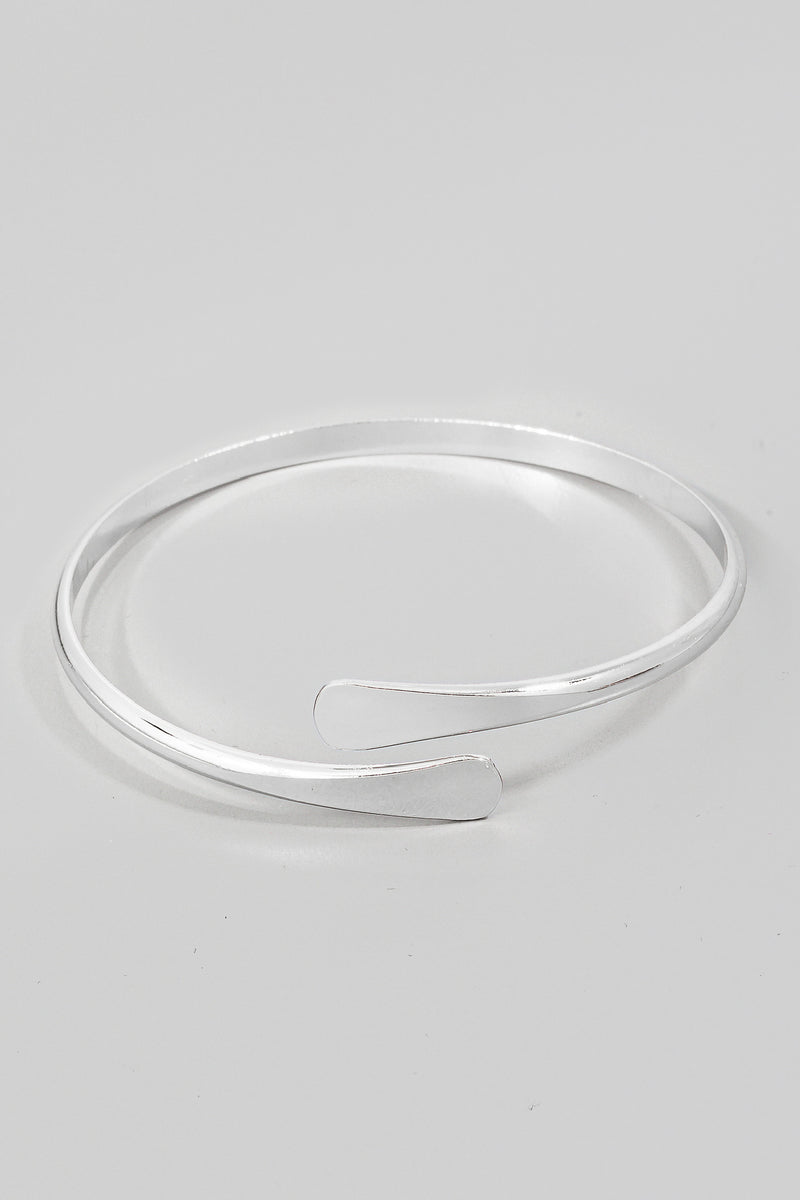 FLATTENED ENDS METALLIC CUFF BRACELET RH